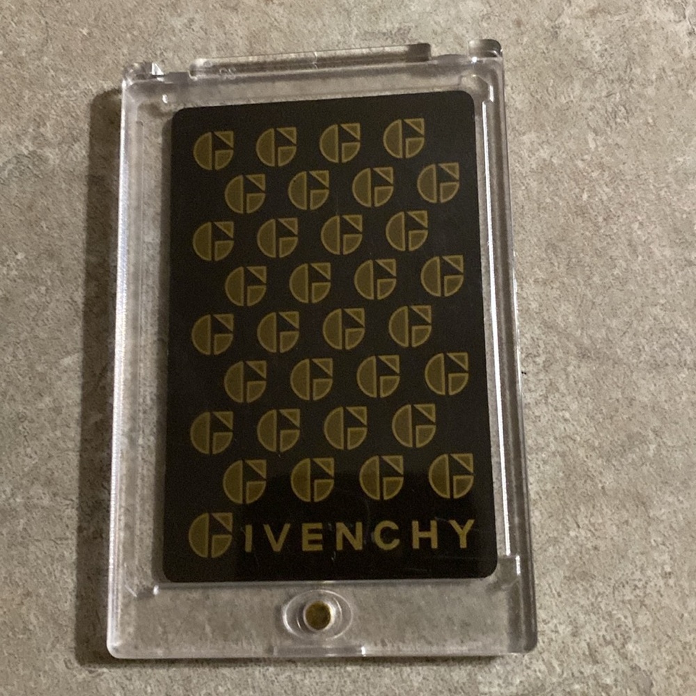 Givenchy Authentic Vin. Blk Leather Bi-fold Wallet & RARE playing card - Picture 2 of 7